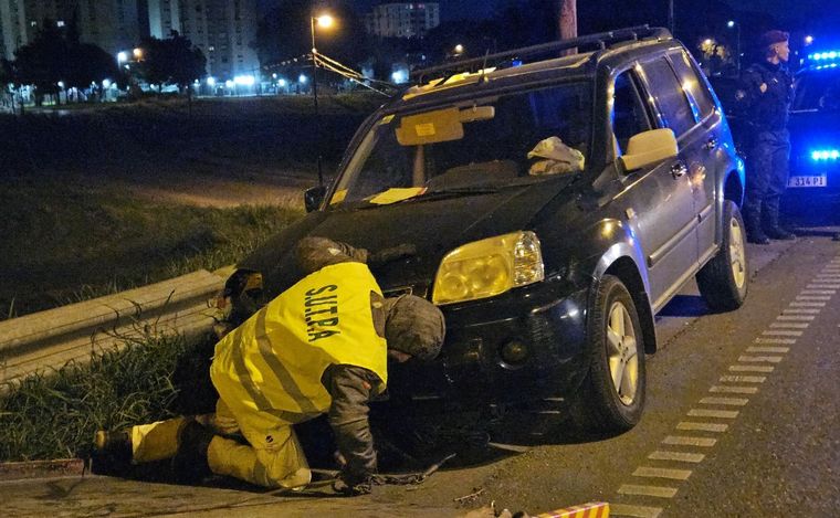 FOTO: La Nissan tras el choque contra el guardarraíl.