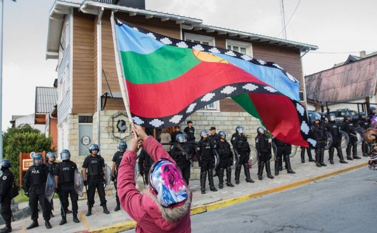 FOTO: Anulan pacto firmado por conflicto de tierras en Villa Mascardi (Intymedia Argentina)