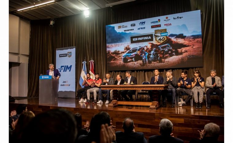FOTO: El gobernador Martín Llaryora presentó el DR40 en Córdoba