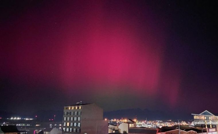 FOTO: Ushuaia se tiñó de rojo por las impresionantes auroras australes