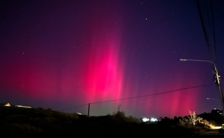 FOTO: Ushuaia se tiñó de rojo por las impresionantes auroras australes