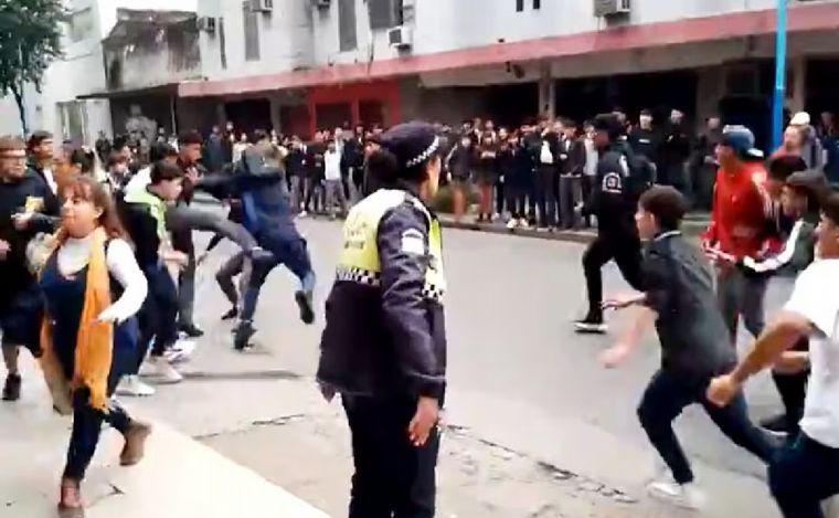 FOTO: Tucumán: se emitió un decreto para frenar actos de violencia entre estudiantes