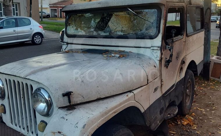 FOTO: La camioneta Jeep de 1958, uno de los coches atacados el fin de semana. 