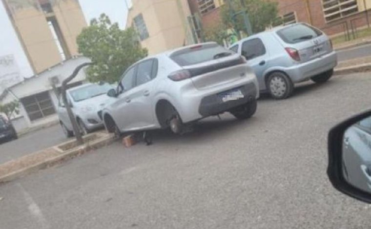 FOTO: Atacaron el auto de un médico de guardia del Hospital de Niños de Córdoba.