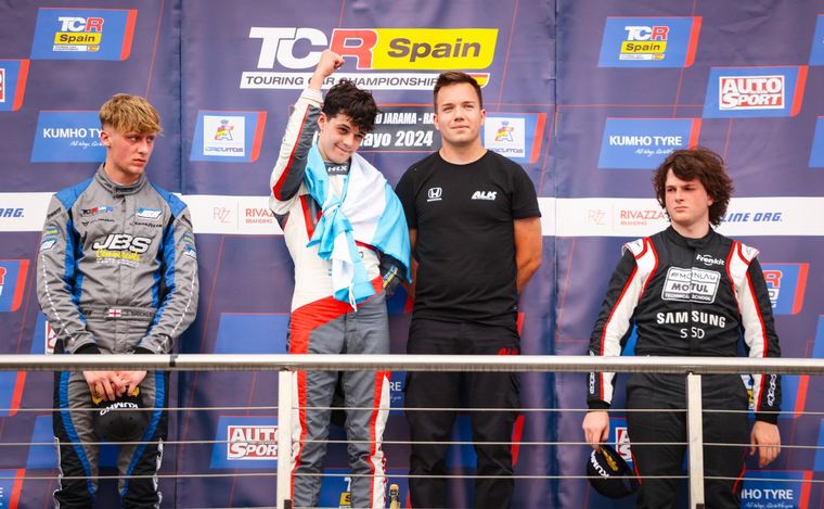 FOTO: 'Nacho' Montenegro ganó la Carrera 2 del TCR Spain en Jarama
