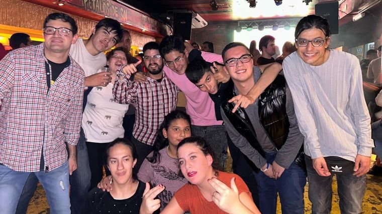 FOTO: La Festichola tiene lugar una vez al mes en el bar Pétalos