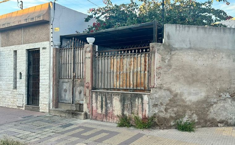 FOTO: La casa donde los ladrones robaron el auto. (Foto: Lucía González/Cadena 3)