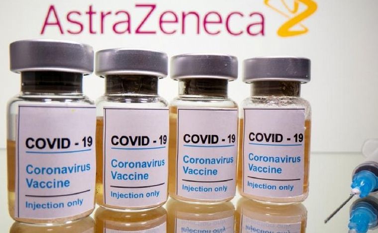 FOTO: Denunciaron en Córdoba a AstraZeneca por efectos adversos en la vacuna del Covid.