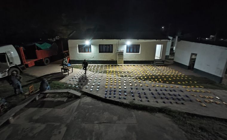 FOTO: Incautaron 431 kilos de cocaína en Salta: prisión preventiva para un camionero.