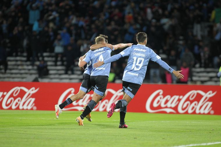 FOTO: Belgrano le ganó a Tomayapo con gol del debutante Velázquez y sigue puntero