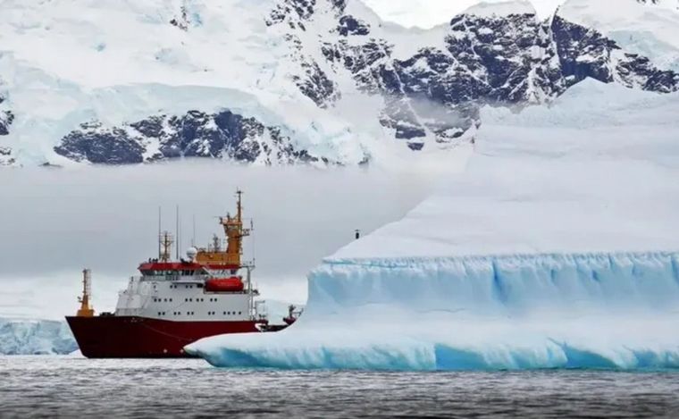 FOTO: Rusia afirma que descubrió reservas de petróleo en la Antártida.