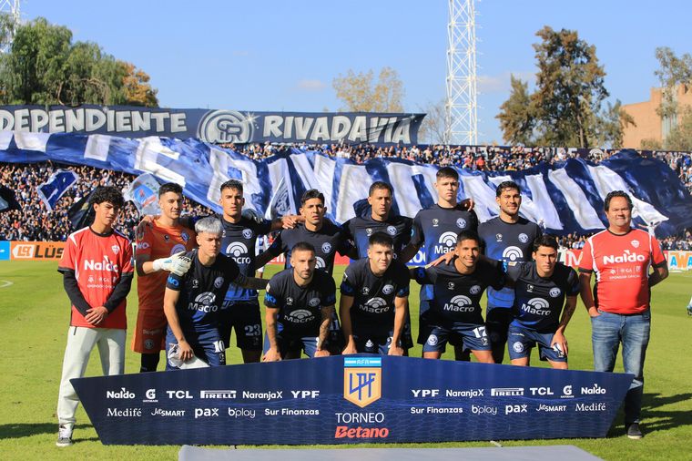 FOTO: Independiente Rivadavia recibe a Godoy Cruz. (Foto:@CSIRoficial)
