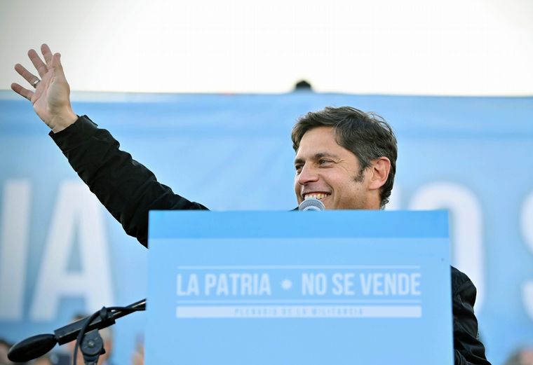 FOTO: Axel Kicillof durante un acto en Florencio Varela. (Foto: NA)