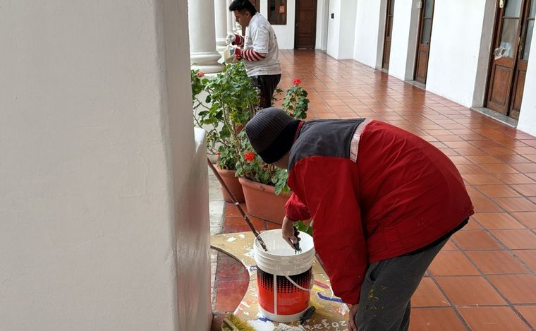 FOTO: Obras en el Cabildo de Córdoba para la llegada de Milei. (Celeste Benecchi/Cadena 3)