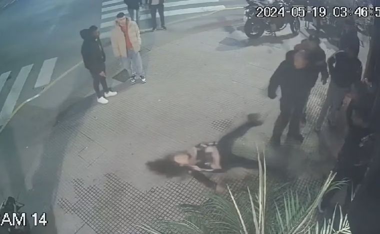 FOTO: La mujer quedó inconsciente por algunos segundos.