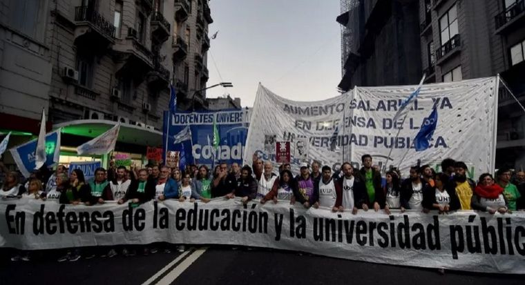 FOTO: Río Negro: universitarios marchan contra el ajuste y de cara al paro nacional