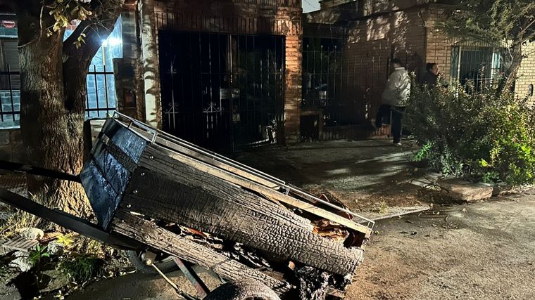 FOTO: Una familia de barrio Yofre perdió todo al incendiarse su pequeña panadería