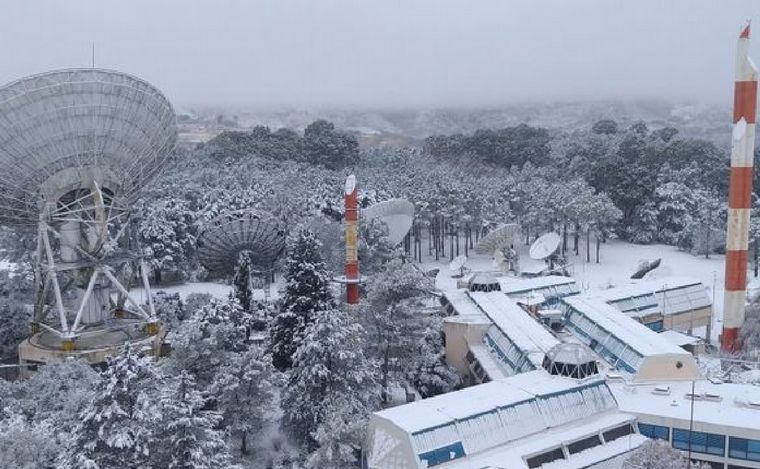 FOTO: La nevada en la Estación Terrena Bosque Alegre, en 2021. (Foto: archivo)