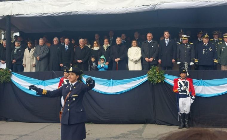 FOTO: Llaryora preside el acto del 25 de Mayo en Río Cuarto.
