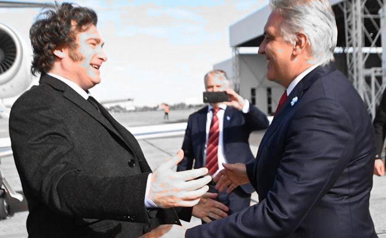 FOTO: Milei, a solas con un gobernador argentino: una imagen poco común de este Gobierno.