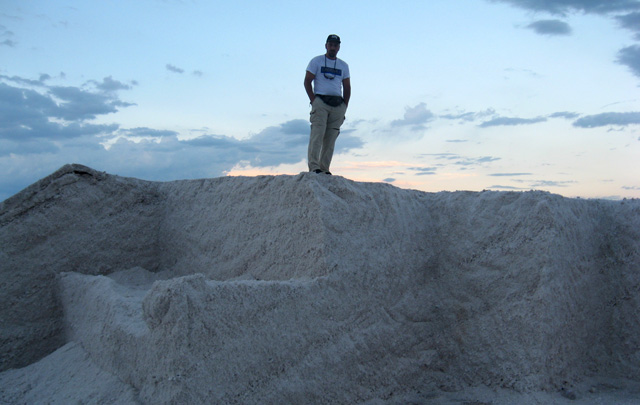 FOTO: Juan Pablo Viola en un mar de sal.