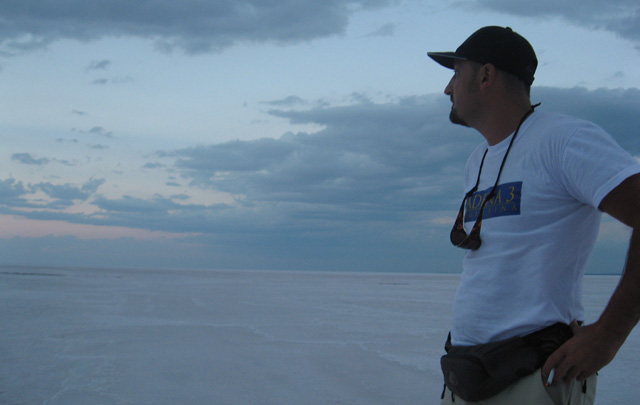 FOTO: Juan Pablo Viola en un mar de sal.