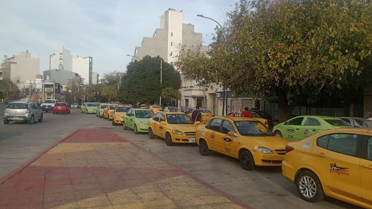 FOTO: Taxistas y remiseros tendrán un tanque gratis por la falta de gas.
