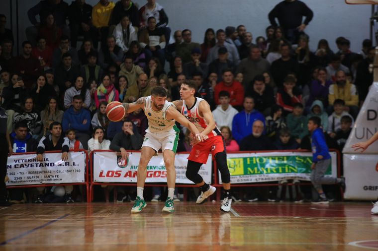 FOTO: Atenas cayó ante Suardi en suplementario. (Foto: Prensa Suardi)