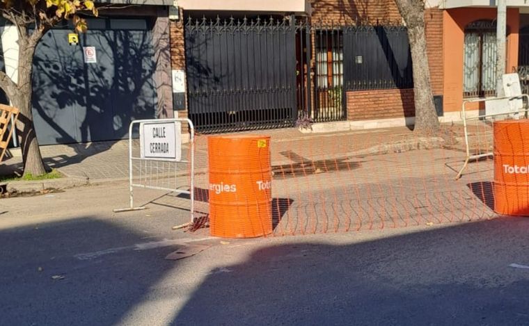 FOTO: Donde había un pozo, ahora hay un bache tapado.