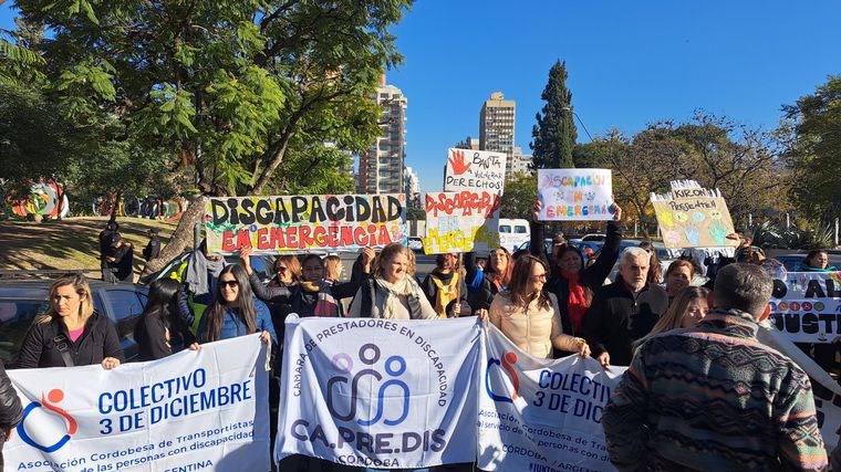 FOTO: Movilización de discapacidad en Córdoba en rechazo de la desregulación del nomeclador