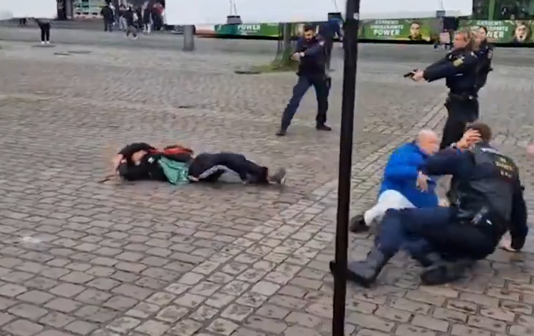 FOTO: La policía alemana le disparó a un manifestante que apuñaló varios ciudadanos