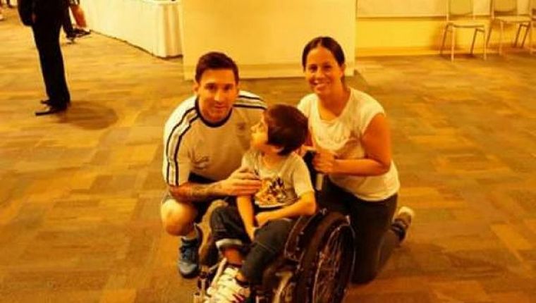 FOTO: Tomi, en 2014, con Lionel Messi