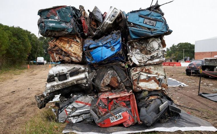 FOTO: En Argentina solo se rescatan 30 piezas de cada coche que se compacta. 