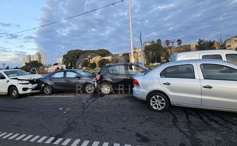 FOTO: Av. Circunvalación estaba cortada de ambas manos. 