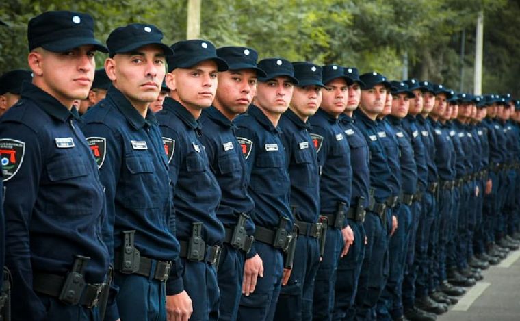 FOTO: Presentaron a los cadetes y patrulleros que reforzarán la Policía de Córdoba.