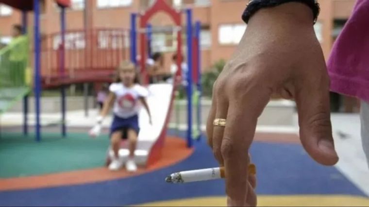 FOTO: Córdoba: avanza un proyecto para prohibir fumar en espacios públicos