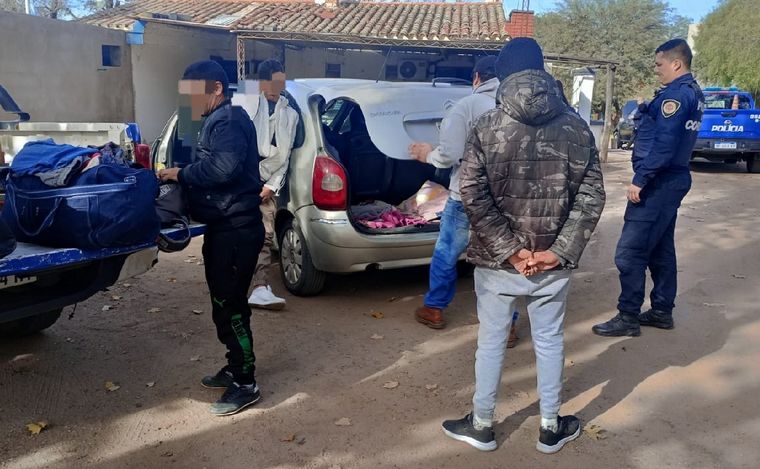 FOTO: Manejó desde Santiago del Estero a Córdoba con su hija en el baúl. (Foto: Policía)