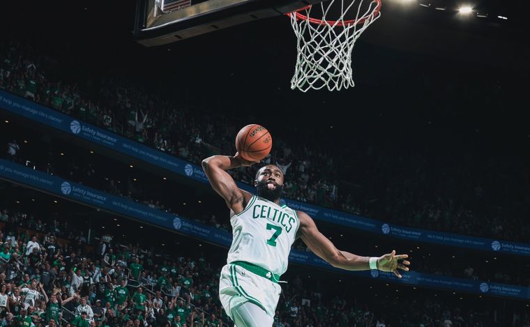 FOTO: Boston venció a Dallas en el primer juego.