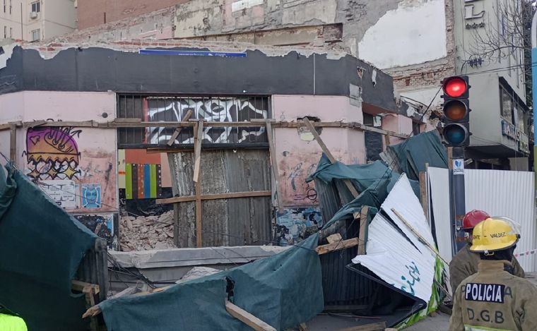 FOTO: Seis obreros heridos por un derrumbe en Tucumán. (Foto: Rosalía Cazorla/Cadena 3)