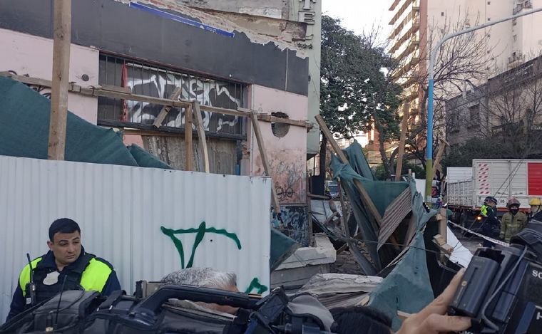 FOTO: Seis obreros heridos por un derrumbe en Tucumán. (Foto: Rosalía Cazorla/Cadena 3)
