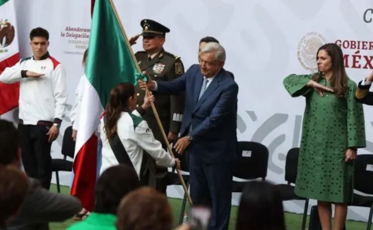 FOTO: Juegos Olímpicos: López Obrador abanderó a la delegación mexicana (Diario de México).