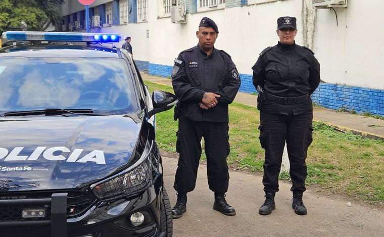 FOTO: Los policías que ayudaron en el parto.