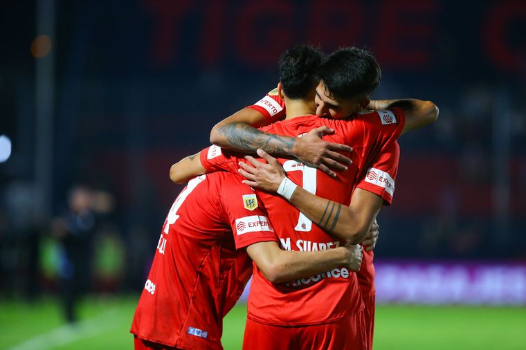 FOTO: Suárez y Metilli, los mejores de Belgrano: los puntajes del empate ante Tigre