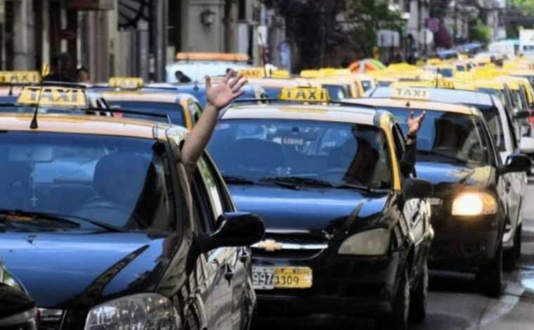 FOTO: Viajar en taxi será más caro. Además, se moderniza el sistema.
