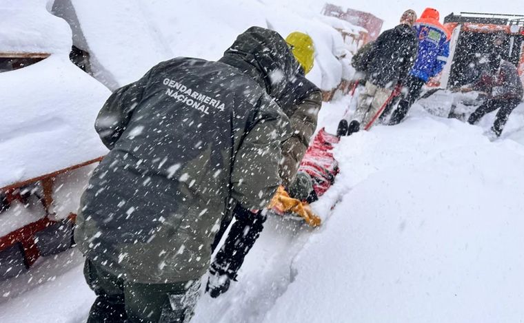 FOTO: 11 gendarmes fueron rescatados en Alta Montaña.