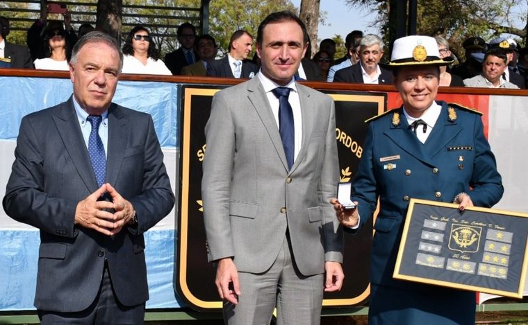 FOTO: Vidal Lascano y su sucesor Carolina Funes.