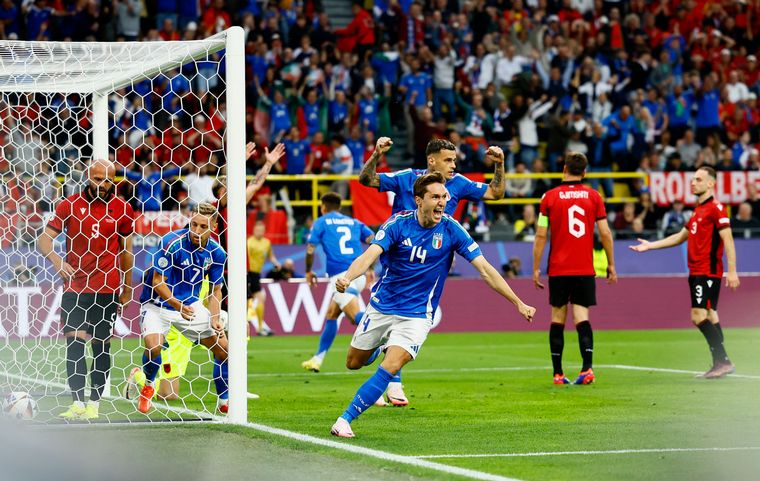FOTO: Italia venció a Albania en el arranque de la Euro. 