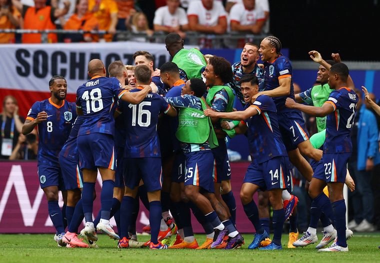 FOTO: Países Bajos comenzó la Eurocopa con el pie derecho.