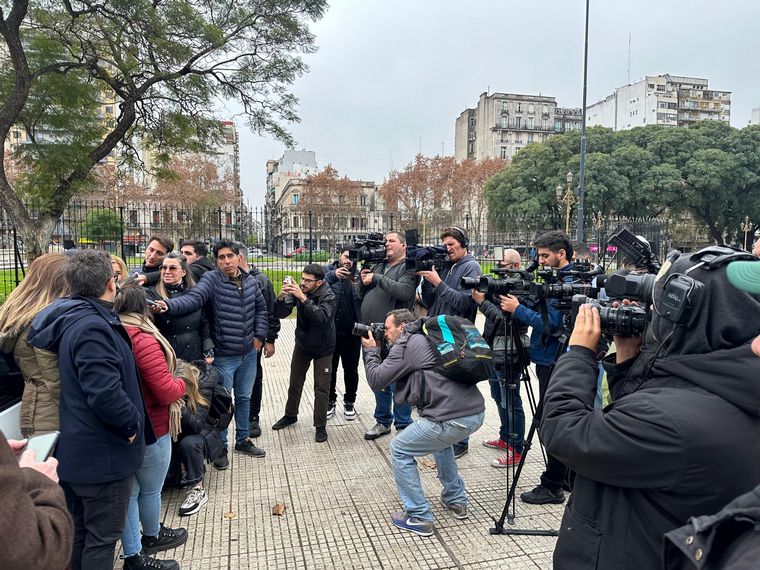 FOTO: Orlando Morales recibió el móvil de Cadena 3 Buenos Aires.