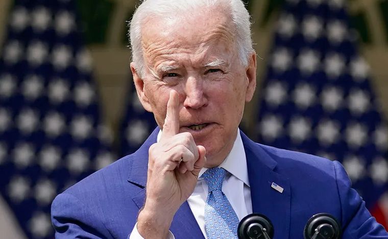 FOTO: Biden, cada vez más contra las cuerdas.